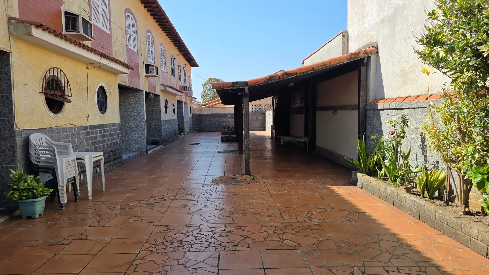 Casa Duplex por R$ 320.000 no Boqueirão — Condomínio