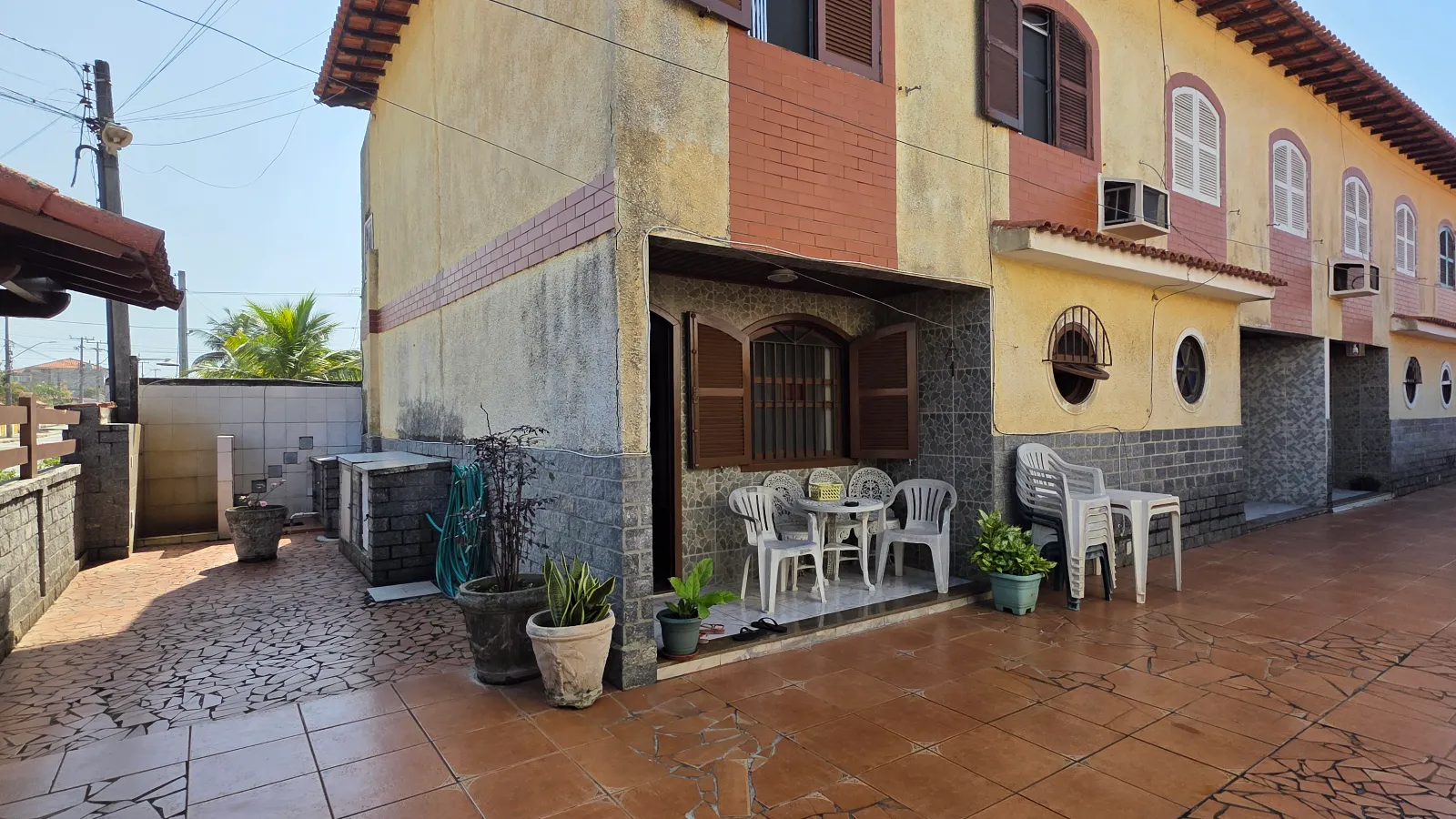 Casa Duplex por R$ 320.000 no Boqueirão — Condomínio